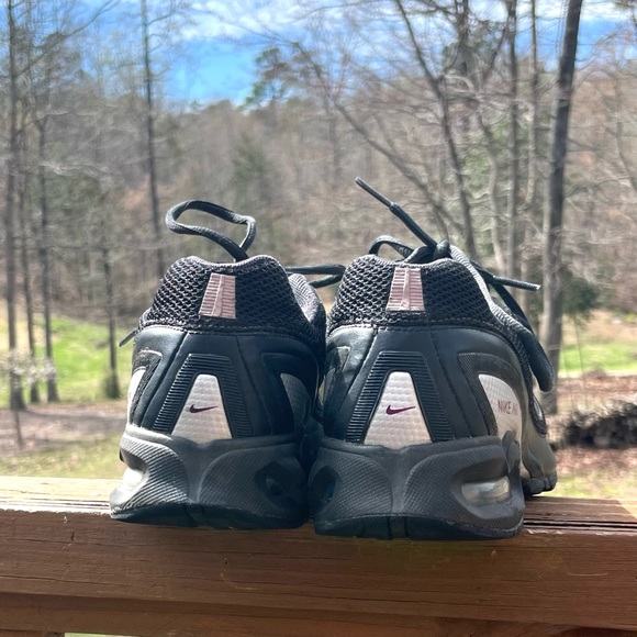 Nike Torch 3 Blk & Silv Run Shoe Mens sz 8. foot box length 10"+-. Gently used. - Picture 8 of 12